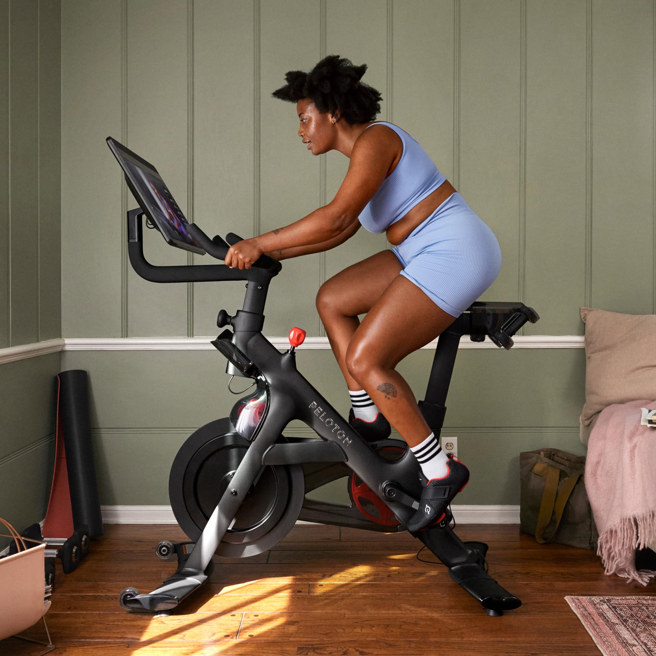 Original Peloton Bike | Indoor Stationary Exercise Bike with Immersive 21.5” HD Touchscreen, Schwarz
